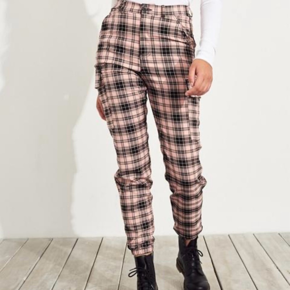Women's {teen) HOLLISTER High-Rise checkered Cargo Pants